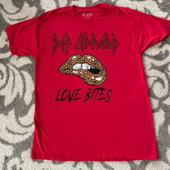 Def Leppard Tops - Def Leppard Graphic T-shrit - Size Large